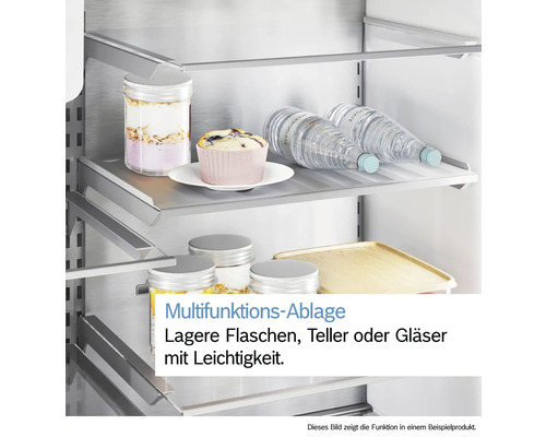 Mehrzweckablage im Kühlschrank mit Lebensmitteln
