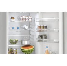 Innenraum eines Kühlschranks mit Lebensmitteln