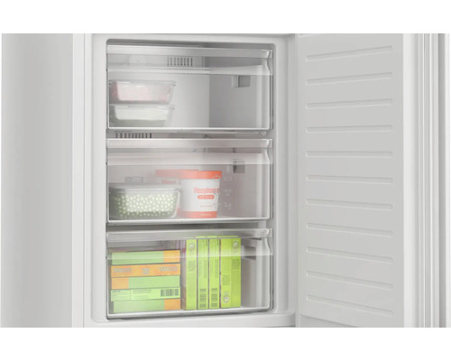 Gefrierschrank mit transparenten Schubladen und Lebensmitteln