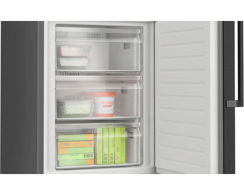 Gefrierschrank mit offenen Schubladen gefüllt mit Lebensmitteln