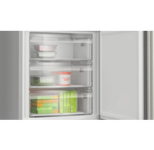 Gefrierschrank mit Lebensmitteln in Schubladen