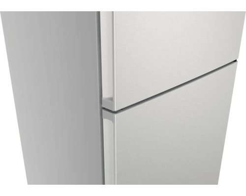 Detailansicht eines Kühlschranks mit zwei Türen