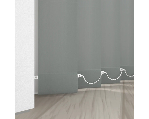 Graue Lamellenvorhänge mit Kettenzug zur Lichtregulierung