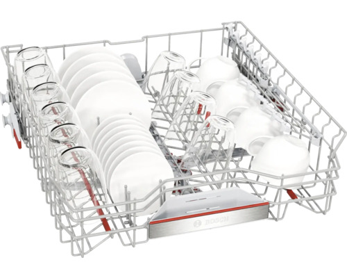 Geschirrspüler-Oberkorb mit Geschirr und Gläsern