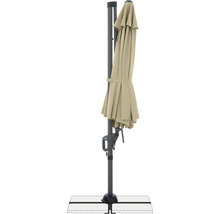 Geschlossener Ampelschirm mit Ständer für den Gartenbereich