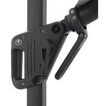 Detailaufnahme des Doppler Logos und der Kurbel eines Sonnenschirms