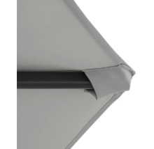 Detailansicht einer grauen Sonnenschirmbespannung und eines Sonnenschirmgestells.