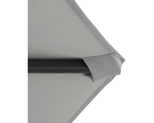 Detailansicht einer grauen Sonnenschirmbespannung und eines Sonnenschirmgestells.