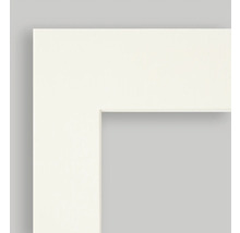 Ausschnitt eines weißen Bilderrahmenprofils.