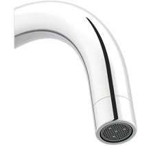 Detailansicht eines Wasserhahn-Auslaufs