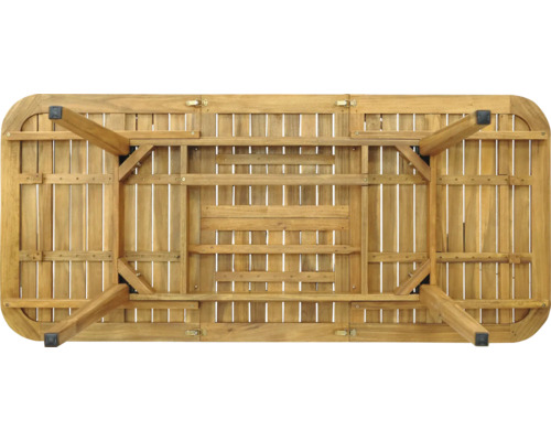 Unterseite eines Gartentisches aus Holz mit rechteckiger Tischplatte und vier Beinen