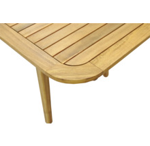 Detailansicht einer Holzgartentischplatte mit abgerundeten Ecken und Tischbein