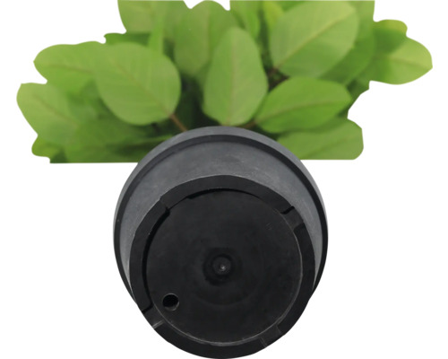 Kunstpflanze im schwarzen Pflanztopf