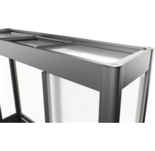 Detailansicht eines Hochbeets mit transparenten Scheiben und grauem Rahmen