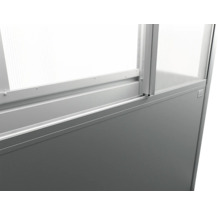 Detailansicht einer Trennwand mit transparenten und blickdichten Elementen