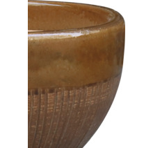 Detailansicht einer Keramikschale mit gerillter Textur