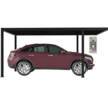 Auto unter einer schwarzen Lamellenpergola mit Fernbedienung
