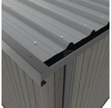 Detailansicht eines Gerätehauses mit Metalldach und Holzverkleidung.