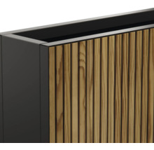 Blumenkasten mit Holzverkleidung