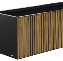 Rechteckiger Pflanzkasten mit Holzlamellen