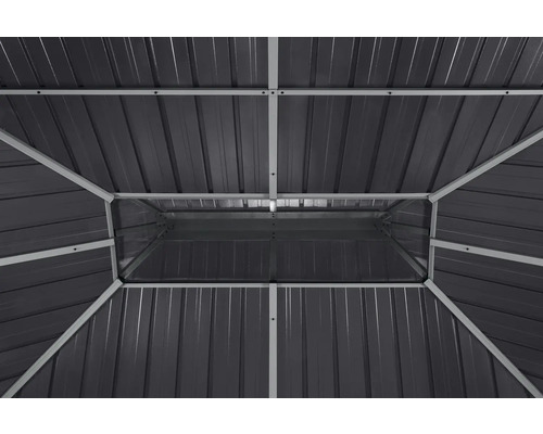 Innenansicht eines Pavillons mit Metalldachkonstruktion