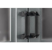 Schranktür mit Griffen aus Kunststoff