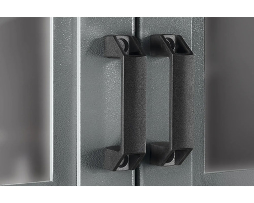 Schranktür mit Griffen aus Kunststoff