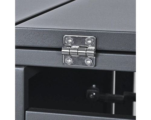 Detailansicht eines Scharniers an einem Möbelstück