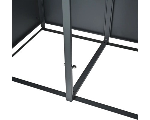 Detailansicht des Metallrahmens eines Gerätehauses