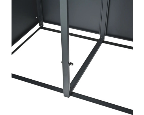 Detailansicht des Metallgestells eines Geräteschuppens