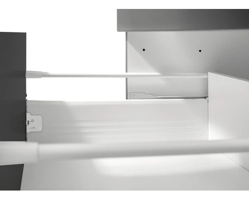 Detailaufnahme eines Schubladenelements mit Auszugsmechanismus.