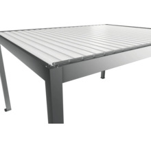 Detailansicht einer Terrassenüberdachung mit Lamellendach