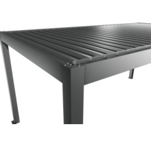 Detailansicht eines Metallpavillons mit Lamellendach