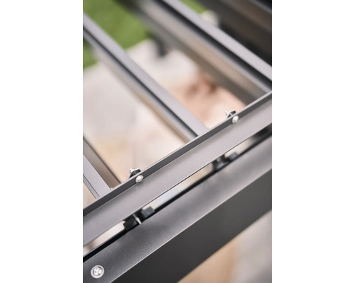 Detailansicht der Aluminiumprofile einer Terrassenüberdachung