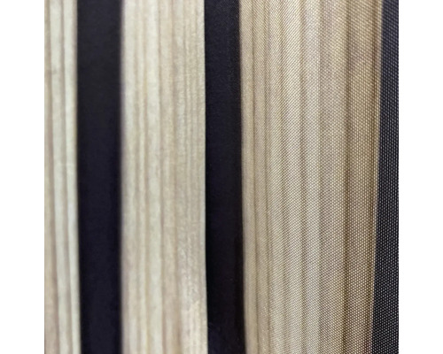 Nahaufnahme eines gestreiften Stoffes mit hellen und dunklen Streifen