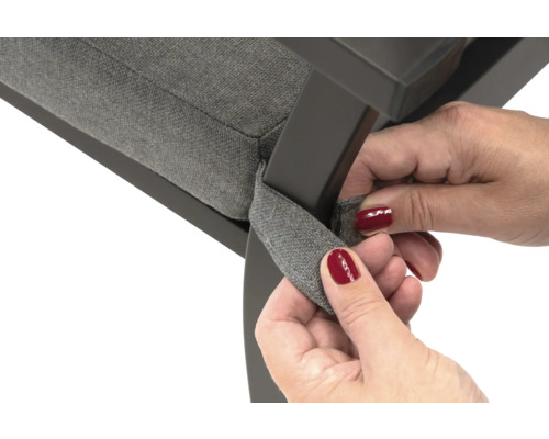 Detailansicht eines Stuhls mit Befestigungsband