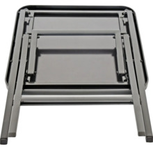 Zusammengeklappter Klapptisch für den Innen- und Außenbereich