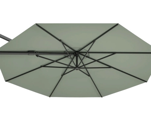 Unteransicht eines Gartenschirms mit Metallgestell