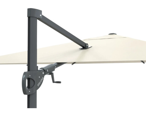 Detailansicht eines Sonnenschirms mit Kurbelmechanismus und Mast