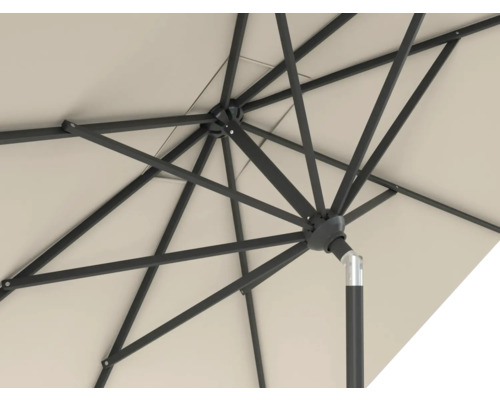 Detailansicht eines Sonnenschirms mit Gestell und Bezug