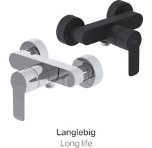 Zwei Waschtischarmaturen, eine in Schwarz und eine in Chrom