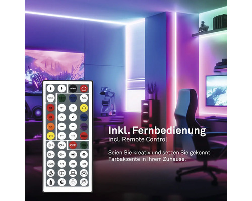 LED-Strip in einem Zimmer mit Fernbedienung zur Steuerung der Beleuchtung