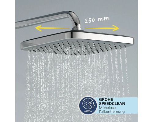 Quadratischer Duschkopf mit Wasserstrahl und Grohe SpeedClean Logo für mühelose Kalkentfernung