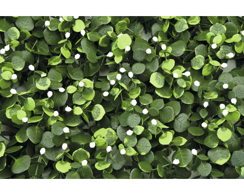 Künstliche Pflanzenwand mit Eukalyptus und weißen Blüten