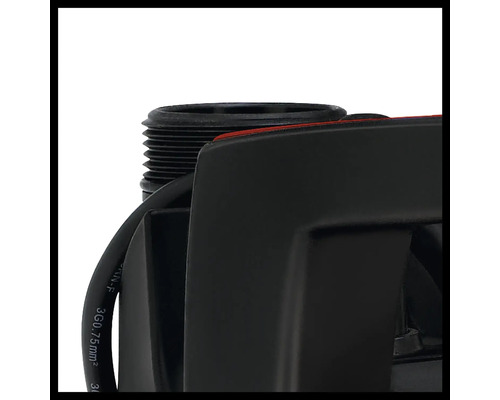 Detailansicht einer schwarzen Pumpe mit Kabel und geriffeltem Anschlussstück.