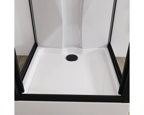 Detailansicht einer Duschkabine mit schwarzem Rahmen und weißer Duschwanne