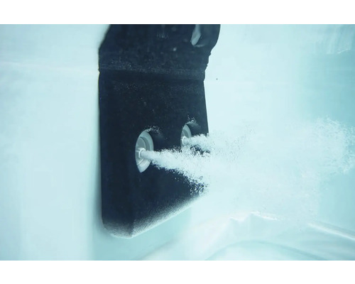 Sprudelbad Düsen unter Wasser in Betrieb.