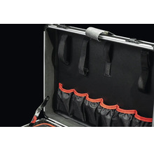 Innenansicht eines Werkzeugkoffers mit Taschen und Schlaufen zur Werkzeugaufbewahrung