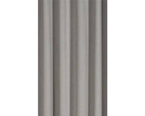 Gardine mit Falten und Struktur