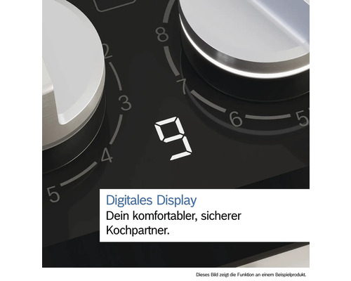Detailansicht eines Kochfelds mit digitaler Anzeige und Drehreglern